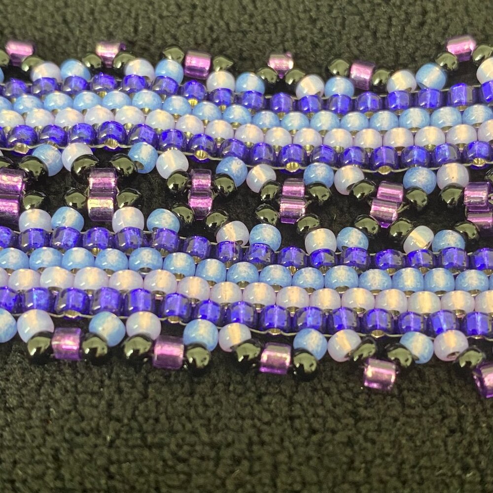 Handmade Beaded Bracelet Shades of Purple 7 Inches Long - Picture 3 of 12